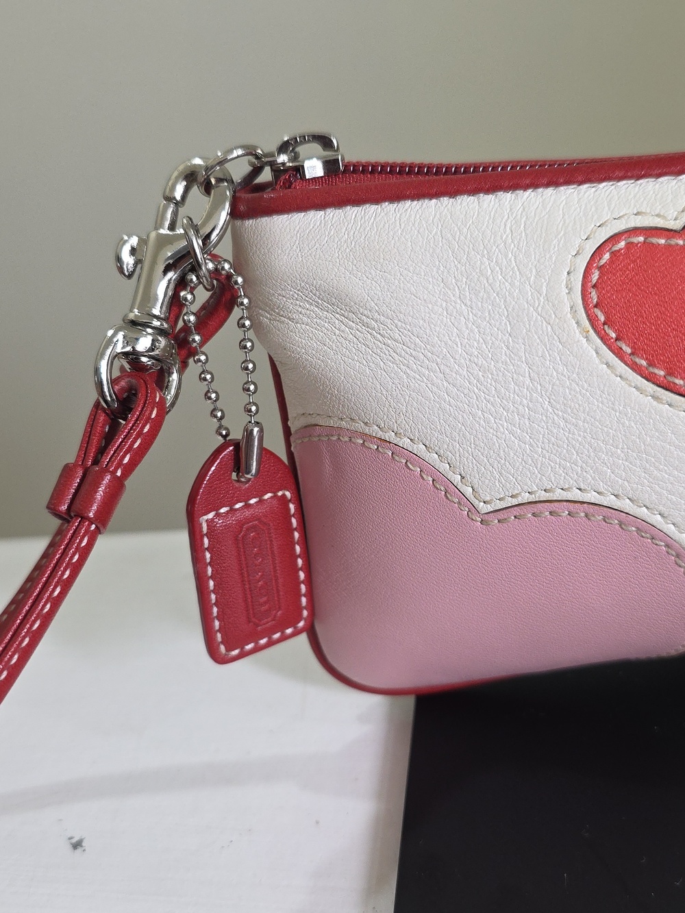 Coach Limited Edition Vintage Heart Leather Wristlet EUC - Picture 4 of 17